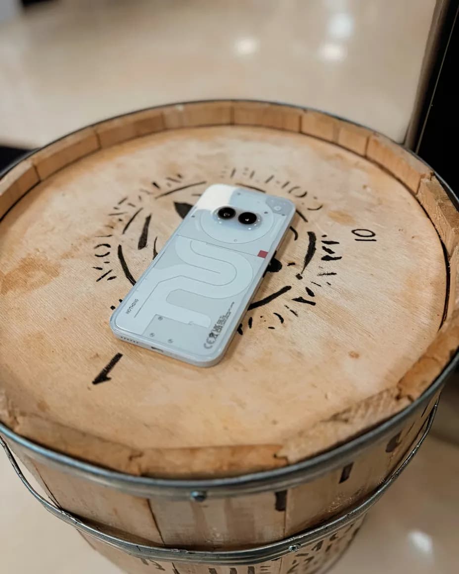 The Smartphone That Looks Like the Future: How Nothing Phone Is Changing the Industry